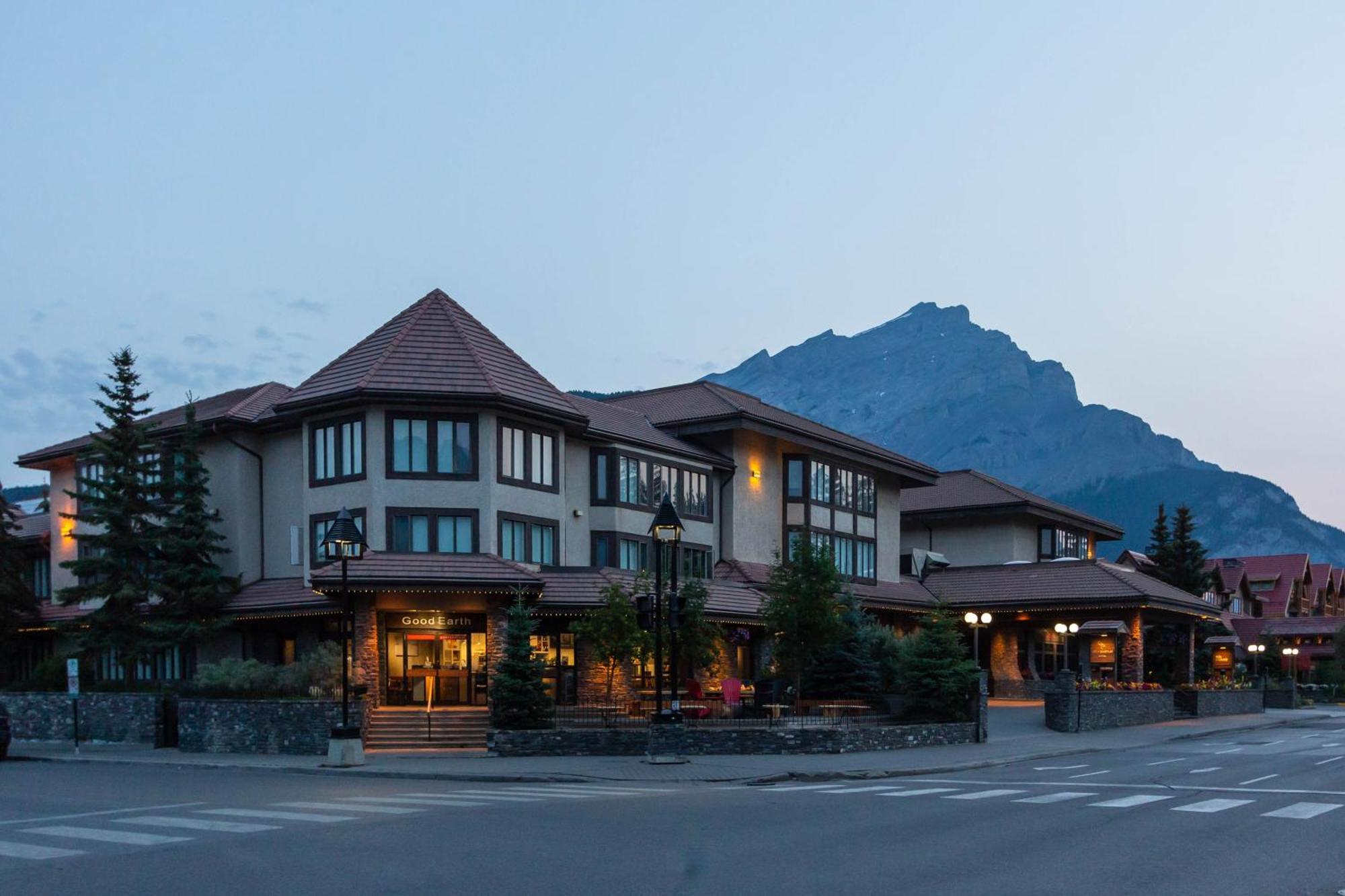 เอลค์ + อเวนิว โฮเต็ล Hotel แบมฟ์ ภายนอก รูปภาพ