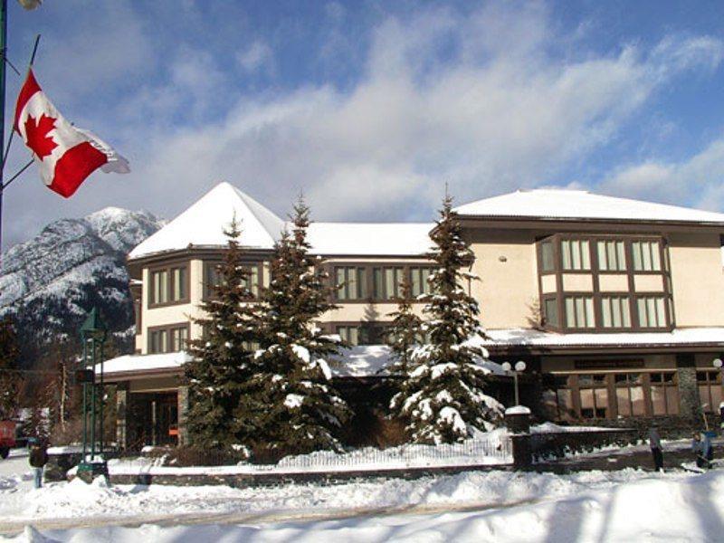 เอลค์ + อเวนิว โฮเต็ล Hotel แบมฟ์ ภายนอก รูปภาพ