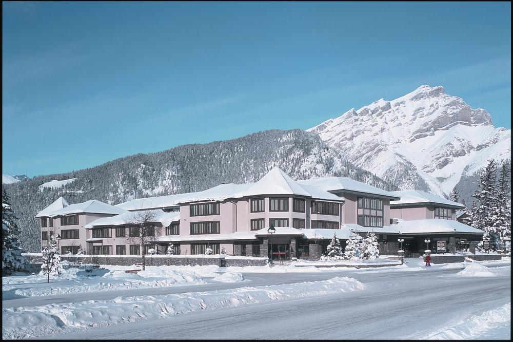 เอลค์ + อเวนิว โฮเต็ล Hotel แบมฟ์ ภายนอก รูปภาพ